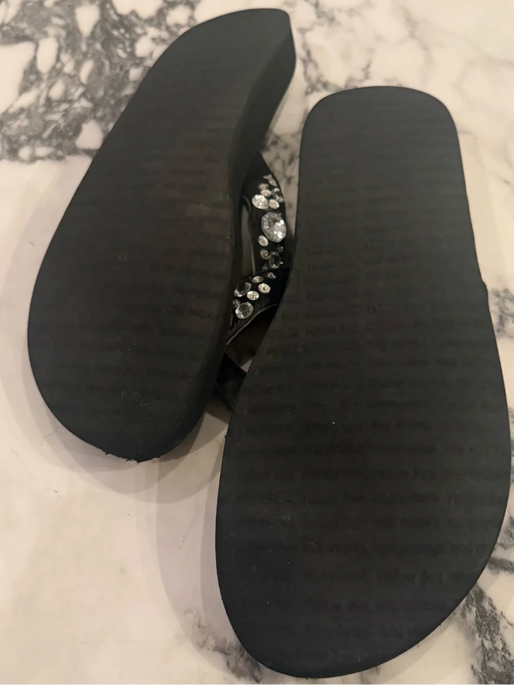 Yellow Box "Stormy" Black Rhinestone Bling Flip Flop Sandals - Size 11M - Picture 6 of 7